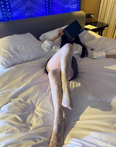 欧美个性头像带花_4K高清在线